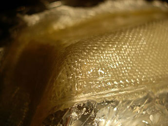 Хлориновая ткань (ацетоновая) - супер клей, идеальный материал для создания объемных форм. 